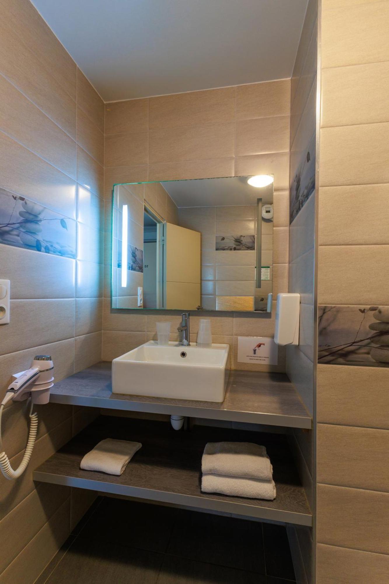 Logis Hotel Le Rochelois La Rochelle  Luaran gambar